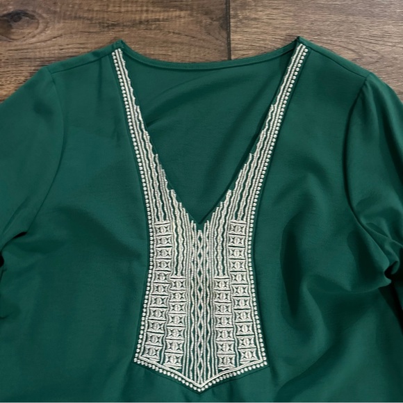 Shein Boho Green Deep V-neck Half
Sleeve Embroidery Patch Blouse - Picture 5 of 6
